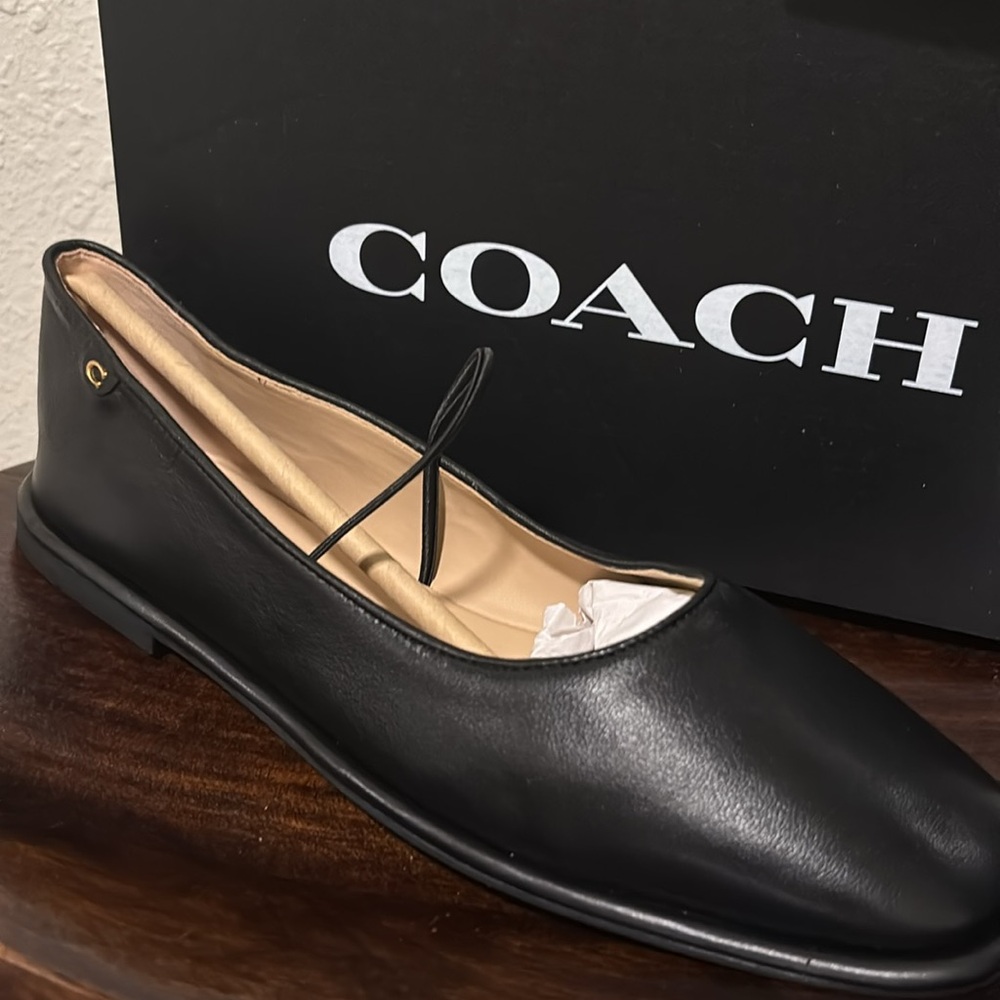 Coach Elegant Black Leather Flats - Picture 3 of 7